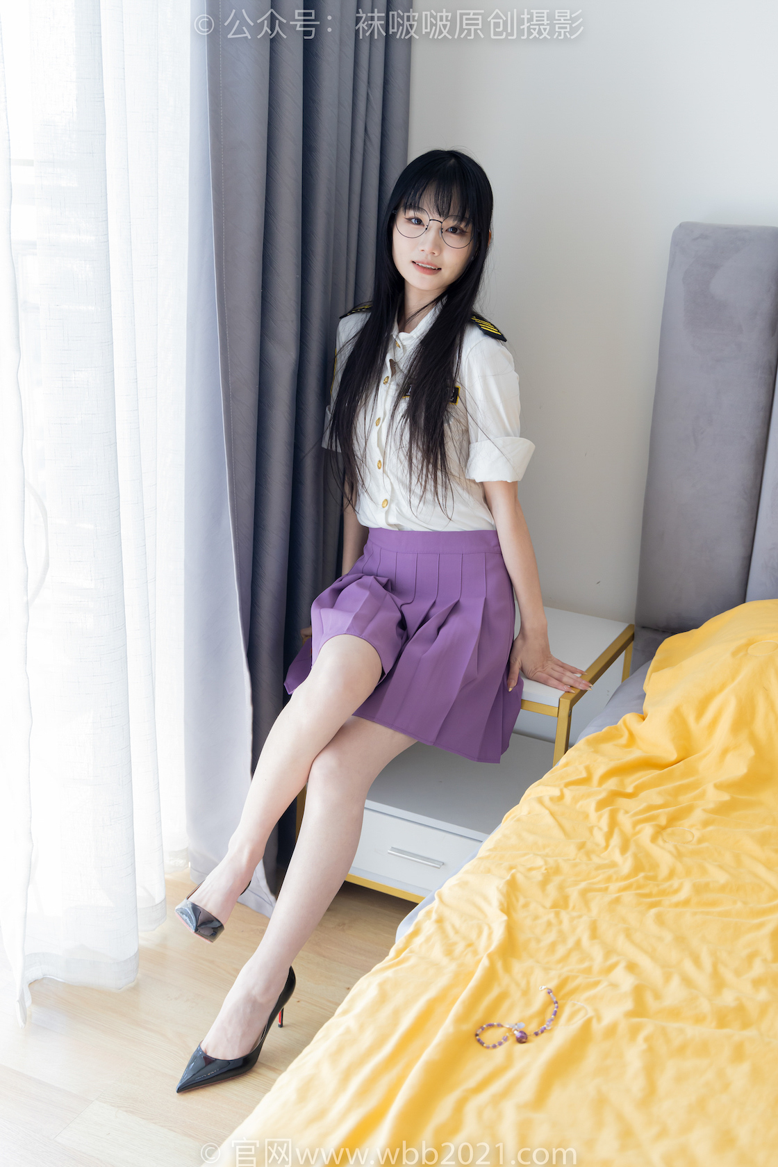 袜啵啵538期:甜甜圈-高跟鞋、水晶袜(仅小部分)、裸足、裸足玩按摩凳剧情(仅花絮剧情版)lKS0.jpg