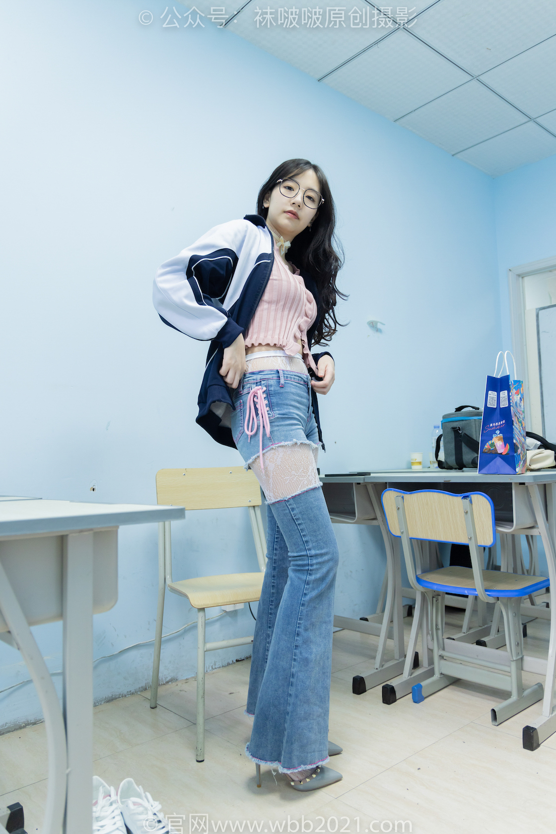袜啵啵566期:小甜豆-高跟鞋、板鞋、白网袜、白蕾丝袜、校服外套、可拆卸牛仔裤、裤里丝v1bA.jpg