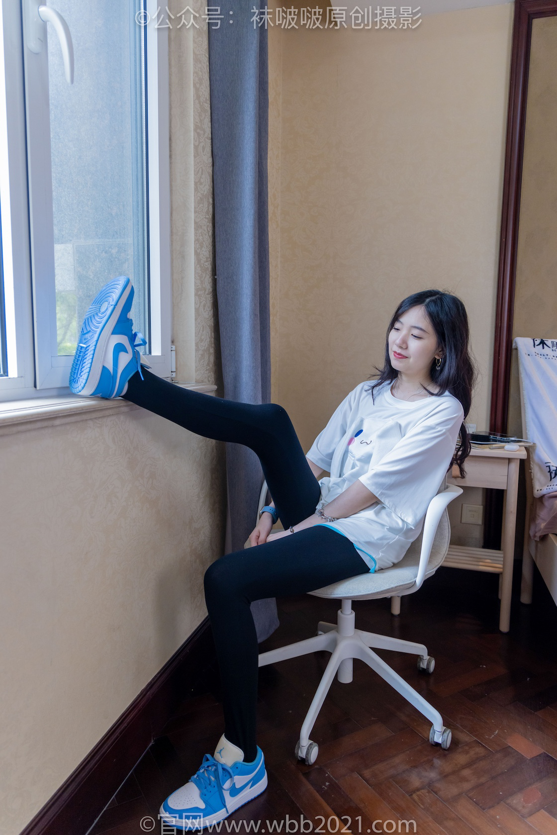 袜啵啵516期：小甜豆-板鞋、厚黑色踩脚裤袜、白棉袜（叠穿）、袜啵啵、wOrY.jpg