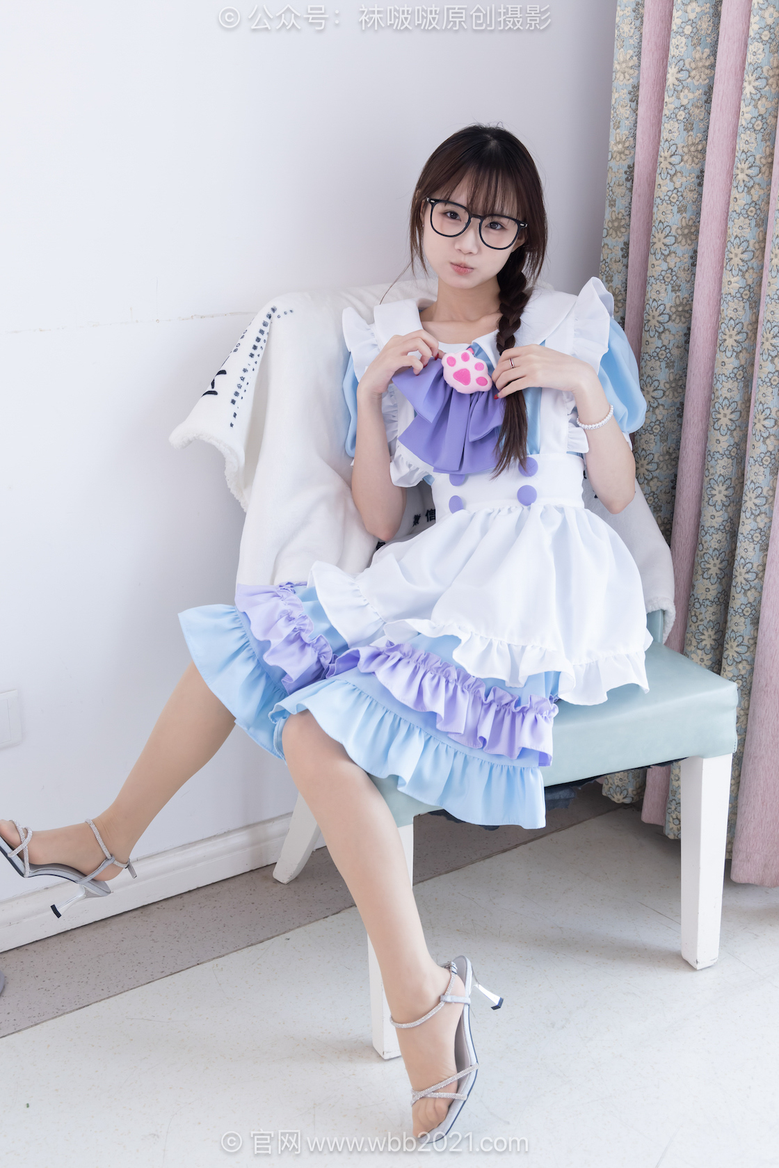 袜啵啵619期：甜甜圈-高跟凉鞋、薄肉丝（脚尖微加固款）、裸足、丝袜气垫梳和撸猫手套挠脚，裸足皮筋绑yrrT.jpg